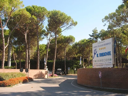 Luxuscamping - Tennis - Bibione Pineda - Die Anlage - Camping Residence il Tridente - Gebetsroither