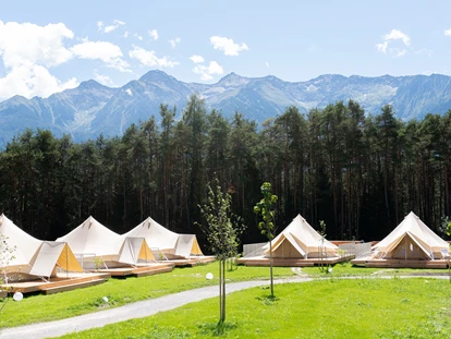 Luxuscamping - Lagerfeuerplatz - Österreich - Herrliche Lage am Waldrand mit Panoramablick auf die Bergwelt - Camping Gerhardhof