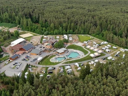 Luxuscamping - Volleyball - Tirol - Luftaufnahme des Gerhardof Areals - Camping Gerhardhof