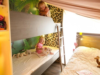 Luxuscamping - Segel- und Surfmöglichkeiten - Adria - Kinderzimmer - Camping Village Cavallino - Suncamp