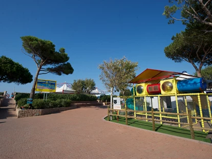 Luxuscamping - Supermarkt - Sardinien - Glamping auf Camping Baia Blu La Tortuga - Camping Baia Blu La Tortuga - Suncamp