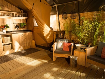 Luxury camping - Spielplatz - Einrichtung mit Küche - Camping Village Poljana - Suncamp