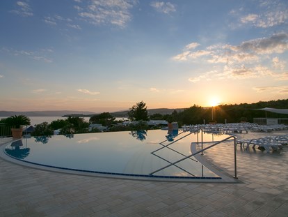 Luxuscamping - Segel- und Surfmöglichkeiten - Zadar - Šibenik - Krk Premium Camping Resort - Suncamp