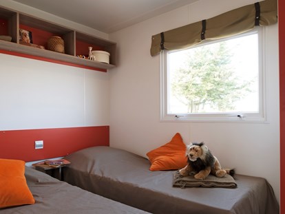 Luxuscamping - Reiten - Frankreich - Schlafzimmer Cottage Safari 4, Camping Séquoia Parc - Séquoia Parc