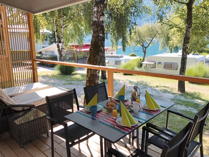Luxuscamping - Volleyball - Faaker-/Ossiachersee - Terrasse SeeLodge - Seecamping Hoffmann