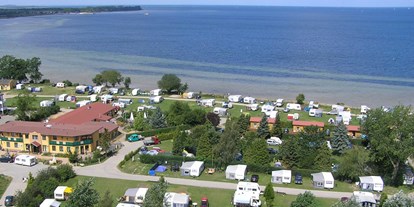 Luxuscamping - Segel- und Surfmöglichkeiten - Luftaufnahme vom Campingplatz - Ostseecamping Ferienpark Zierow