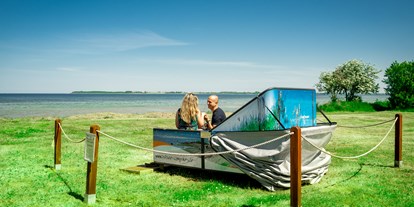 Luxuscamping - Umgebungsschwerpunkt: Strand - Strandkorb zum schlafen - Ostseecamping Ferienpark Zierow