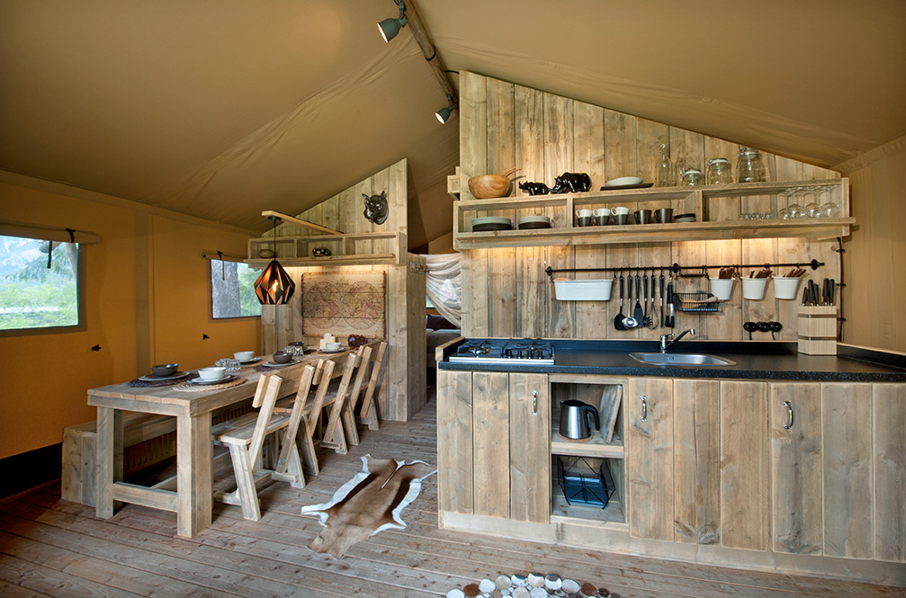 Luksuzno kampiranje - Volleyball - Wohn-, Koch-, und Essbereich Safari-Lodge-Zelt "Rhino"  - Nature Resort Natterer See