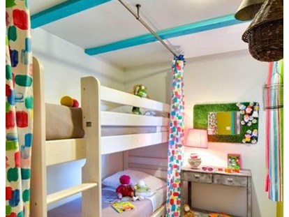 Luxuscamping - Hallenbad - Frankreich - Ein Schlafzimmer mit Etagenbett - Camping Le Sérignan Plage