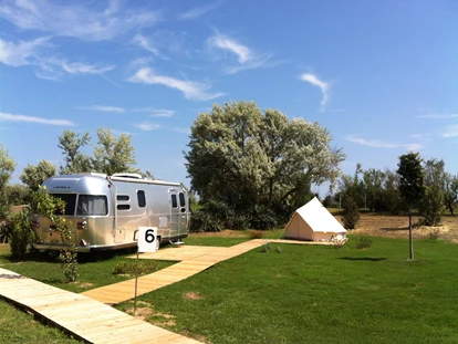 Luxury camping - Swimmingpool - Adria - Airstream mit Bell tent - Camping Ca' Savio