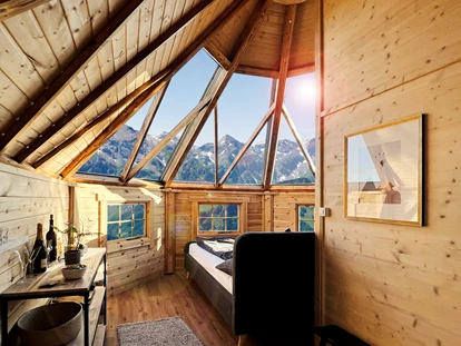 Luxury camping - Swimmingpool - Switzerland - Schlafzimmer Traumnest Glamping - Hahnenmoos Adelboden