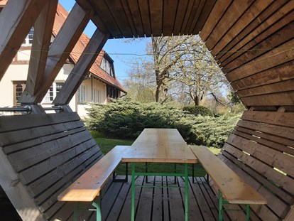 Luxuscamping - Kiosk - Deutschland - Terrasse untere Wabe - Grüne Wiek Wabenhausherberge