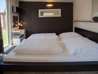 Luxuscamping - Umgebungsschwerpunkt: Strand - Elternschlafzimmer - Freizeitcenter Oberrhein
