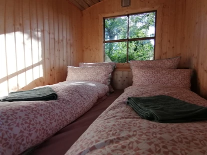 Luxury camping - gut erreichbar mit: Bus - Hesse - Kohlmeischen, Bett:160x200 cm - Ecolodge Hinterland