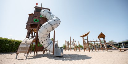 Luxuscamping - Umgebungsschwerpunkt: Strand - Im Ferienpark de Molenhoek können Sie auf den neuesten und modernsten Spielplätzen spielen - Camping De Molenhoek