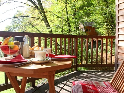 Luxury camping - im Winter geöffnet - Franken - Frühstücken auf dem Balkon... - Baumhaushotel Seemühle