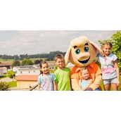 Glamping-Resorts: Animation in den Ferien in Baden-Württemberg mit unserem Maskottchen Orsi - Camping & Ferienpark Orsingen