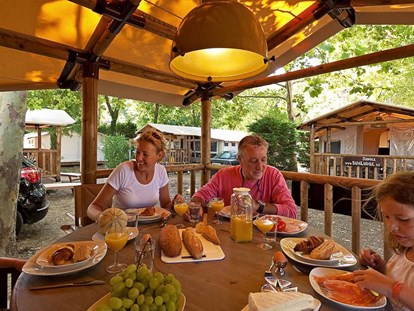 Luxury camping - Kategorie der Anlage: 4 - Veneto - Terrasse - Italy Camping Village - Suncamp