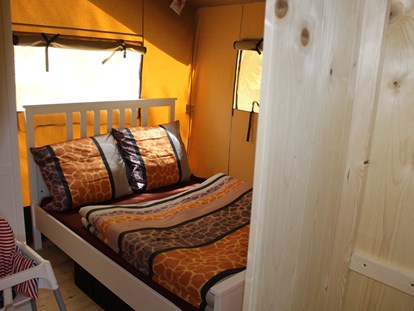 Luxuscamping - Bademöglichkeit für Hunde - Zeltlodges 5x7 m Wohnen 1 - Zelt Lodges Campingplatz Ammertal