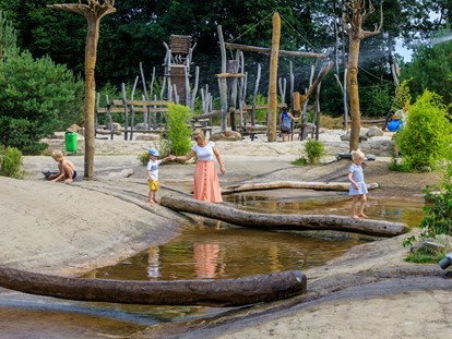 Luxuscamping - Kinderanimation - Wasserspielplatz in der Abenteuerwelt Germanenland

 - Alfsee Ferien- und Erlebnispark