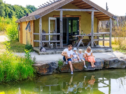 Luxury camping - gut erreichbar mit: Auto - Rieste - Germanenhaus im Fischerdorf / Germanenland - Alfsee Ferien- und Erlebnispark