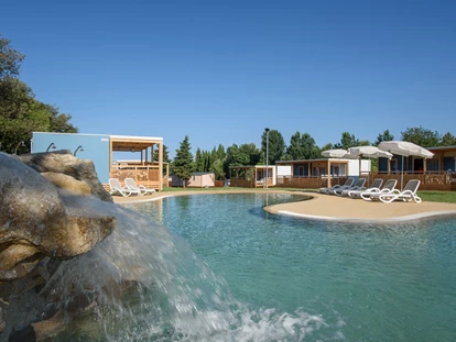 Luxury camping - Tennis - Istria - Camping Polari - Pool - Maistra Camping Polari