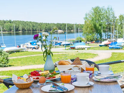 Luxury camping - Oberlausitz - Frühstück beim Café Eispause - Hafencamp Senftenberger See