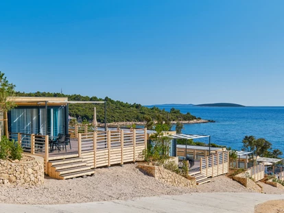 Luxuscamping - Umgebungsschwerpunkt: Strand - Zadar - Šibenik - Freedhome Mobilheim auf dem Campingplatz Slatina - Camping Slatina