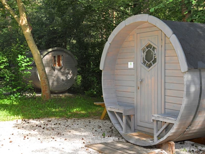 Luxury camping - Hundewiese - Franken - Bereich Glampingfässer - Waldcamping Brombach