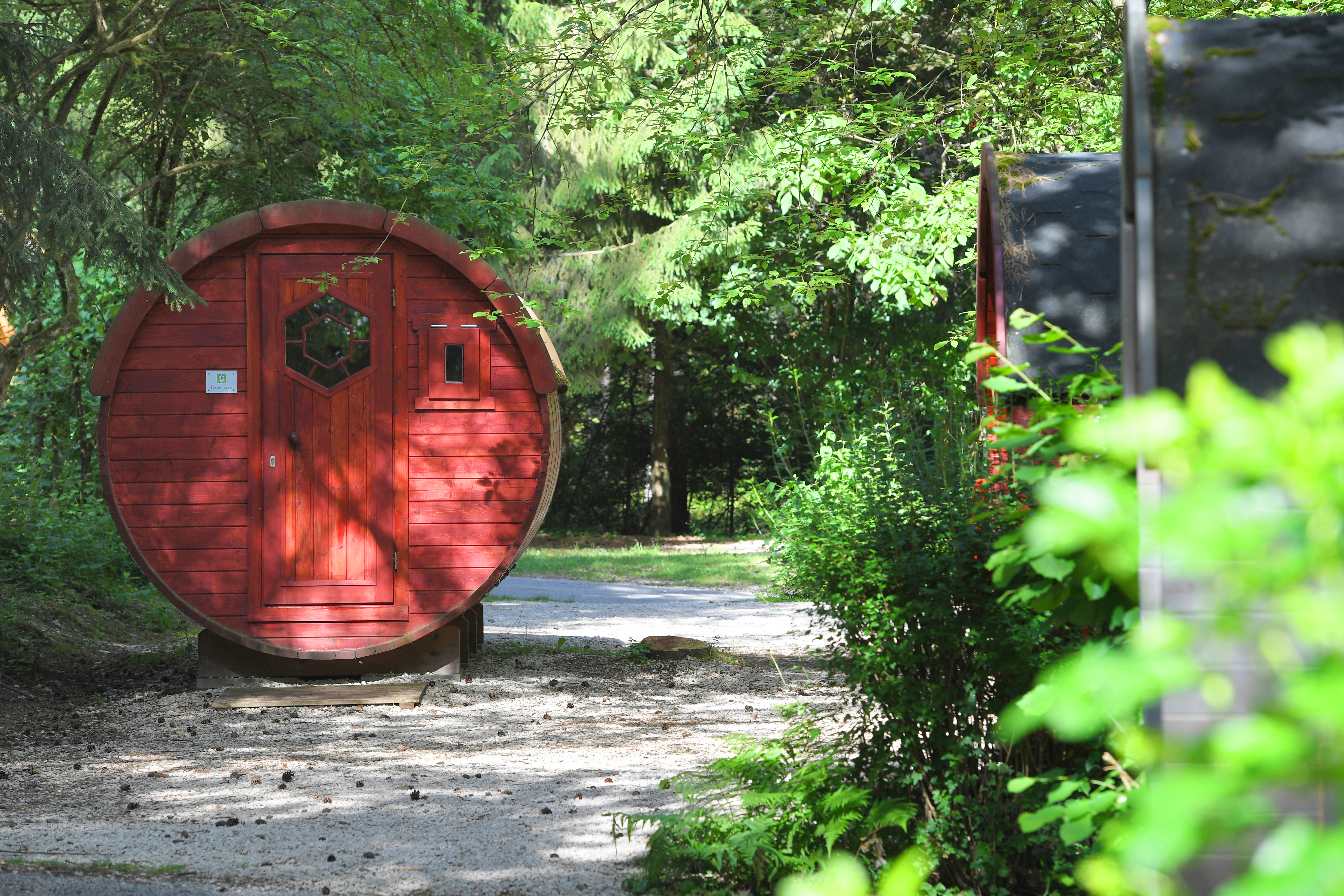 Luksuzno kampiranje - Tischtennis - Bereich Glampingfässer - Waldcamping Brombach