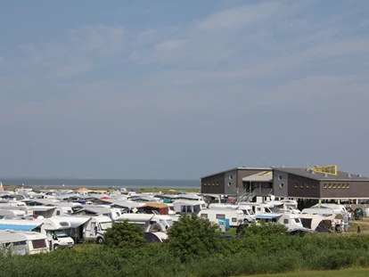 Luxuscamping - Umgebungsschwerpunkt: Strand - Nordseeküste - Der Campingplatz am Nordseestrand in Dornumersiel - Nordseestrand in Dornumersiel