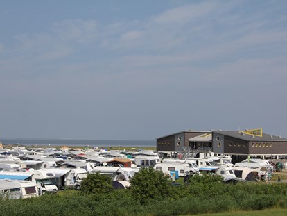 Luxuscamping - Umgebungsschwerpunkt: Strand - Der Campingplatz am Nordseestrand in Dornumersiel - Nordseestrand in Dornumersiel