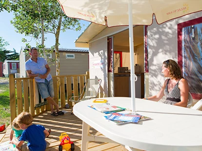 Luxuscamping - Spielplatz - Hérault - Camping Les Méditerranées - Beach Garden - Vacanceselect