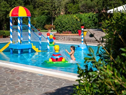 Luxury camping - Swimmingpool - Mittelmeer - Camping Montescudaio - Vacanceselect