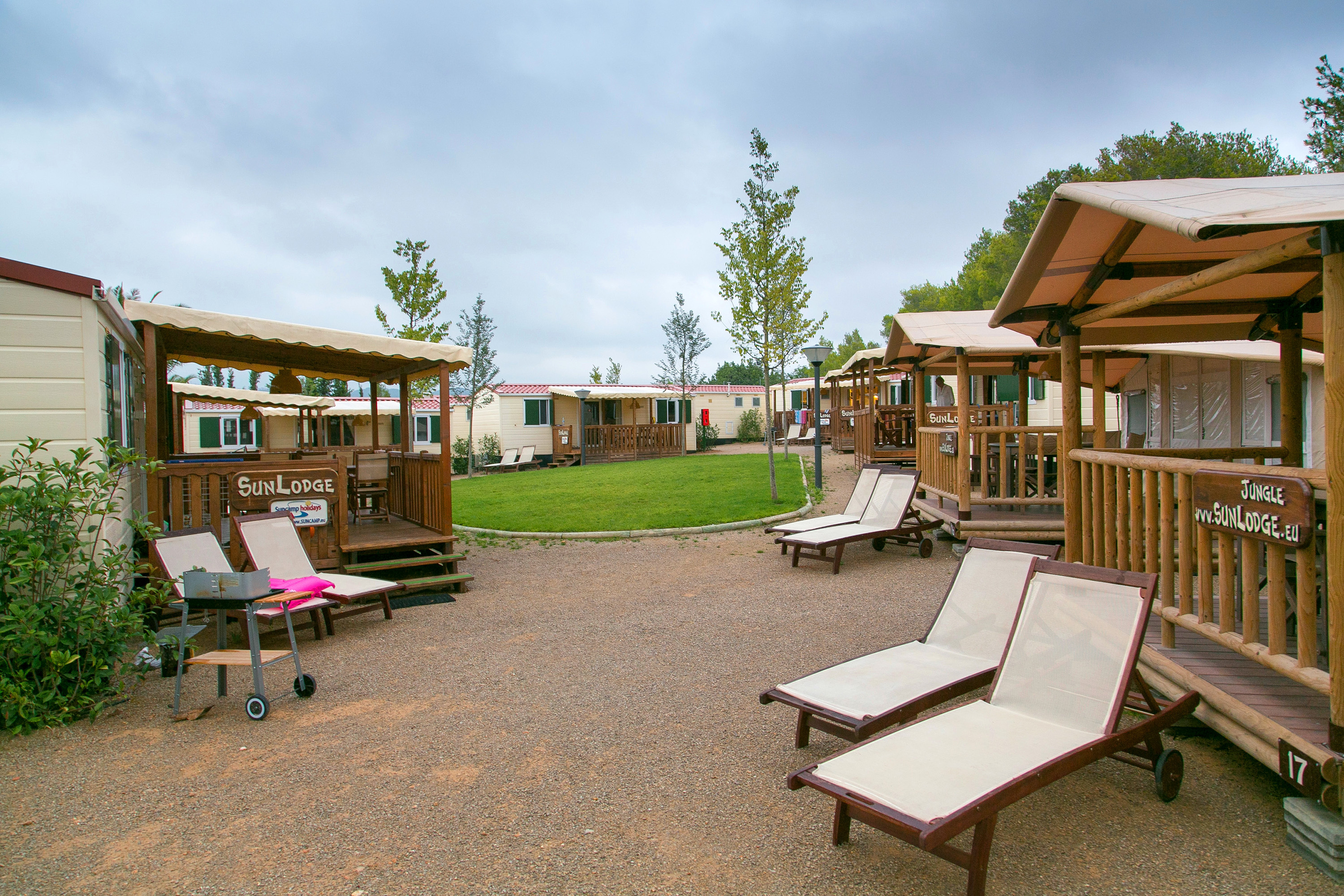 Luxuscamping - Camping Vilanova Park Cat.1 - Suncamp