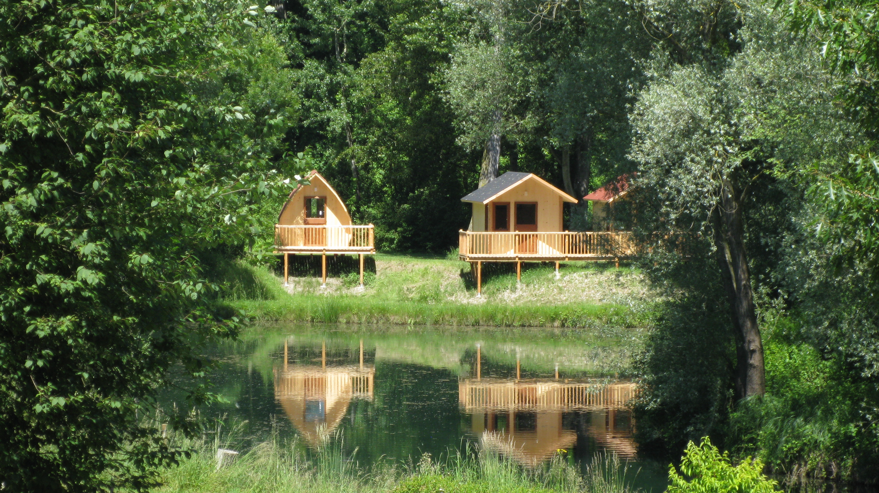 Luksuzno kampiranje - unsere Hütten am Campingplatz - Hütten