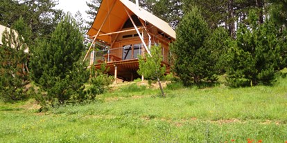 Luxuscamping - Rhône-Alpes - Cahutte in gruener Natur - Camping Huttopia Dieulefit Cahutte für naturnahe Ferien auf Camping Huttopia Dieulefit