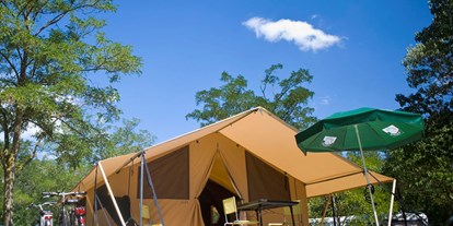 Luxuscamping - Kühlschrank - Paris - Zelt Toile & Bois Classic IV - Aussenansicht - Camping Indigo Paris Zelt Toile & Bois Classic für 4 Pers. auf Camping Indigo Paris