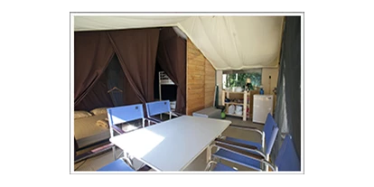 Luxuscamping - Kühlschrank - Frankreich - Zelt Toile & Bois Sweet - Innen - Camping Indigo Paris Zelt Toile & Bois Sweet für 5 Pers. auf Camping Indigo Paris
