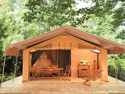 Luxuscamping - Kühlschrank - Auvergne - Zelt Toile & Bois Sweet - Aussenansicht  - Camping Huttopia Royat Zelt Toile & Bois Sweet für 5 Pers. auf Camping Huttopia Royat