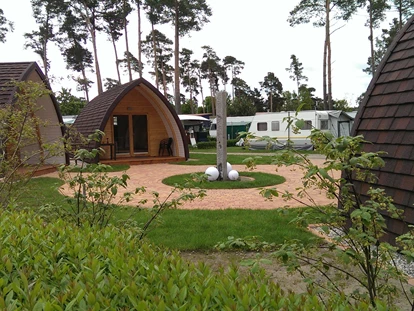 Luxuscamping - Art der Unterkunft: Hütte/POD - Deutschland - Campingpark Buntspecht Gotikdorf im Campingpark Buntspecht - Haustyp Susanne