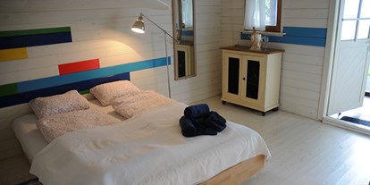 Luxuscamping - Zürich-Stadt - Das Cottage bietet Platz für 4 Erwachsene, mit einem Doppelbett und Ausziehsofa. - Camping Zürich Cottage auf Camping Zürich