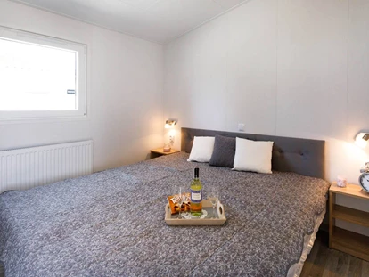 Luxuscamping - getrennte Schlafbereiche - Mobilheime direkt an der Ostsee Mobilheim mit Seeblick an der Flensburger-Förde