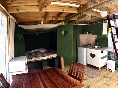 Luxury camping - Art der Unterkunft: Lodgezelt - Mittelmeer - Innenraum des Lodge-Zeltes - Camping Mare Monti M&M Double Lodge