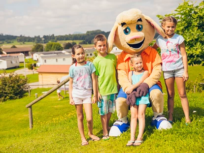 Luxuscamping - Kinderanimation mit unserem Maskottchen Orsi - Camping & Ferienpark Orsingen Mobilheime im Camping & Ferienpark Orsingen