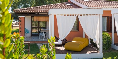 Luxuscamping - Klimaanlage - Italien - Tiliguerta Glamping & Camping Village Deluxe-Zweizimmer-Bungalows