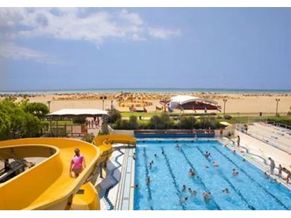 Luxuscamping - Kochmöglichkeit - Italien - Pool mit großer Wasserrutsche - Villaggio Turistico Internazionale Villa Adria auf Villaggio Turistico Internazionale