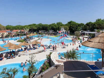 Luxury camping - Dusche - Adria - Schwimmbad - Camping Ca' Pasquali Village Mobilheim Residence Gold auf Camping Ca' Pasquali Village