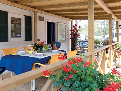 Luxuscamping - Kochmöglichkeit - Italien - Veranda - Camping Ca' Pasquali Village Mobilheim Top Residence Gold auf Camping Ca' Pasquali Village