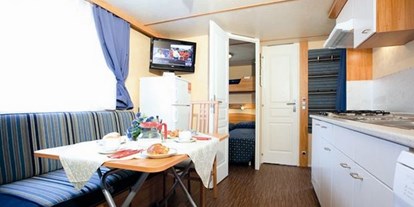 Luxuscamping - getrennte Schlafbereiche - Cavallino - Ess- und Kochbereich - Camping Vela Blu Mobilheim Top Residence Gold am Camping Vela Blu